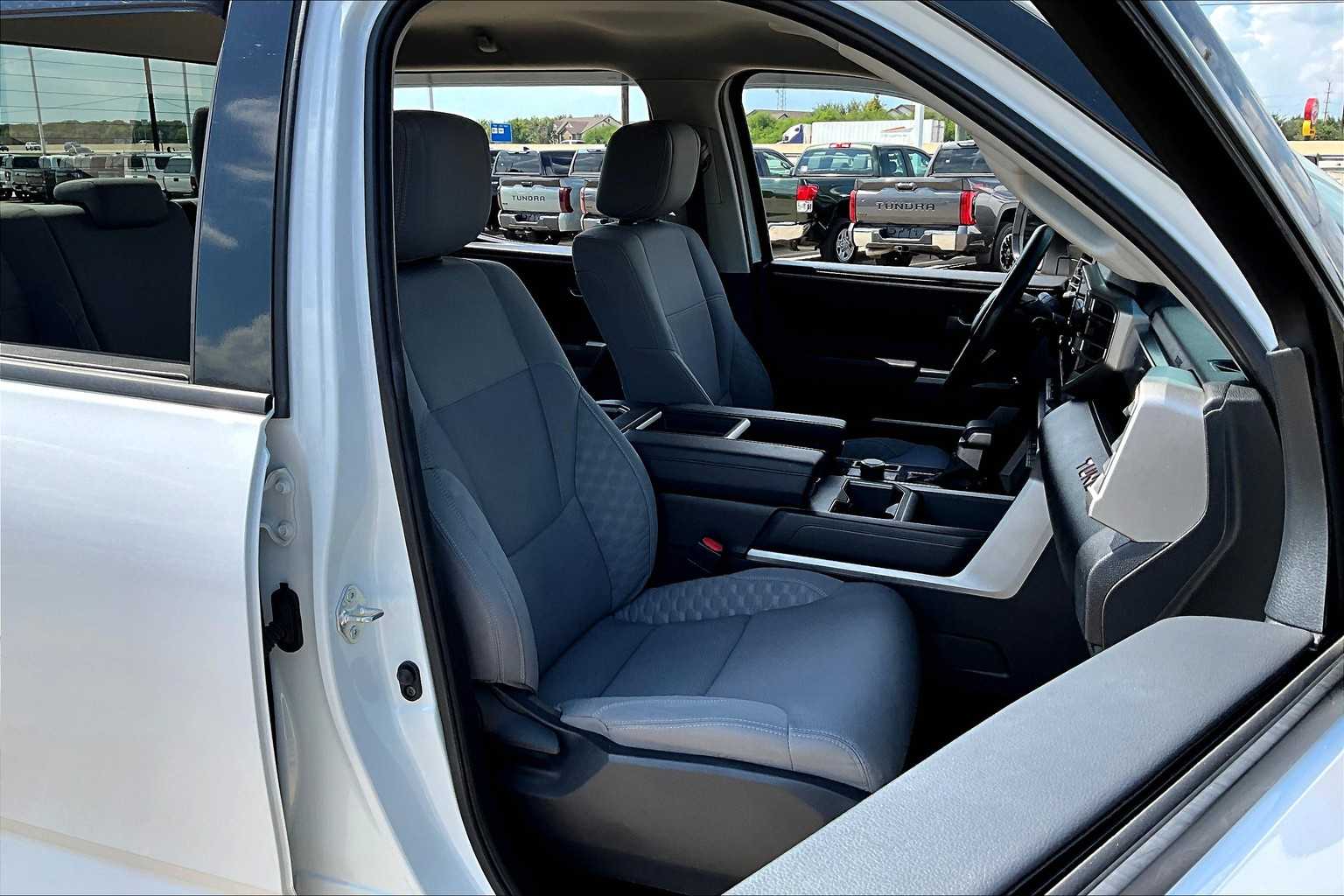 2022 Toyota Tundra SR5 photo 8