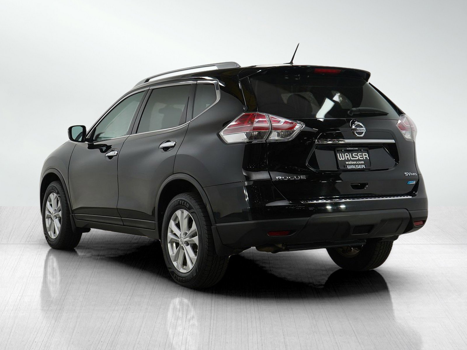 2014 Nissan Rogue SV photo 3