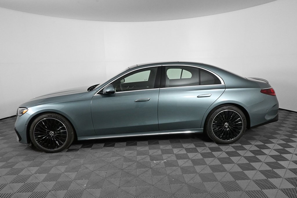 2025 Mercedes Benz E 450 4MATIC photo 3