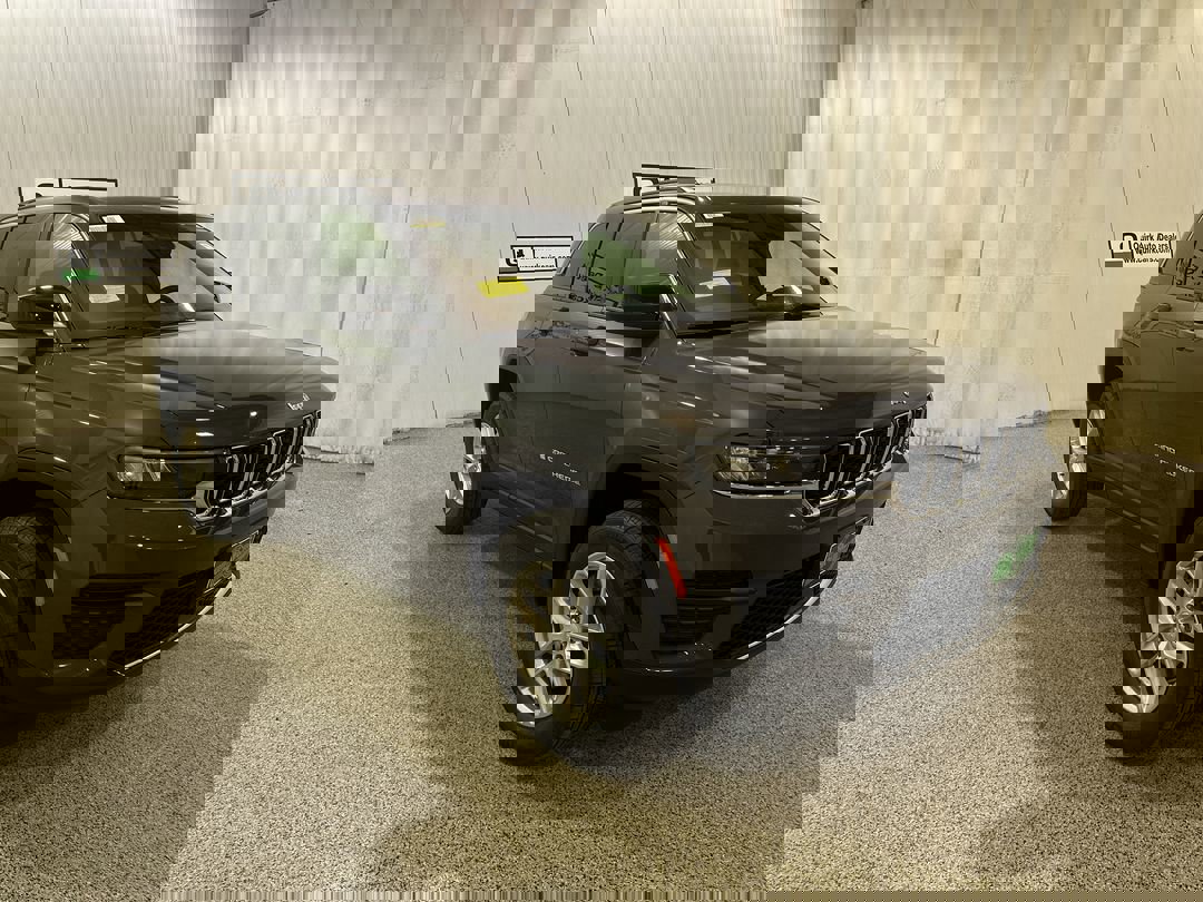 2025 Jeep Grand Cherokee Laredo