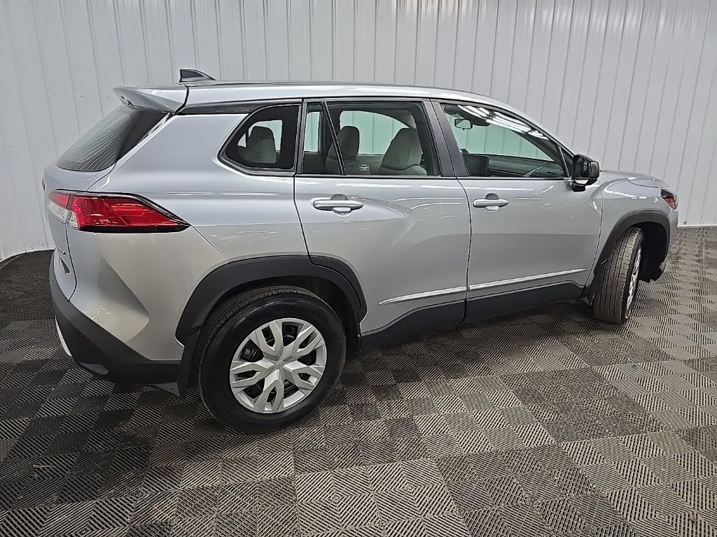 2022 Toyota Corolla Cross L photo 3