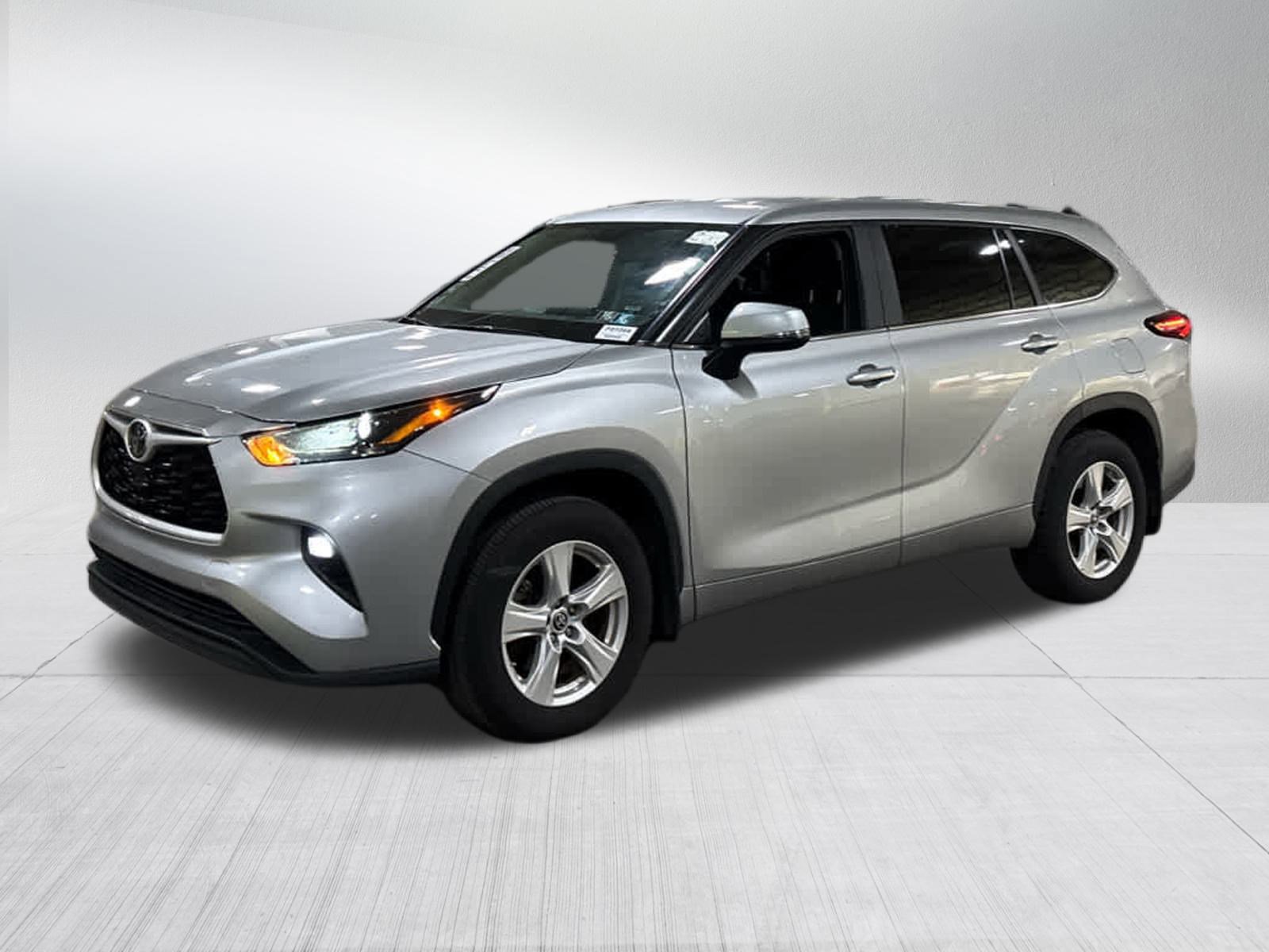 2024 Toyota Highlander LE photo 3