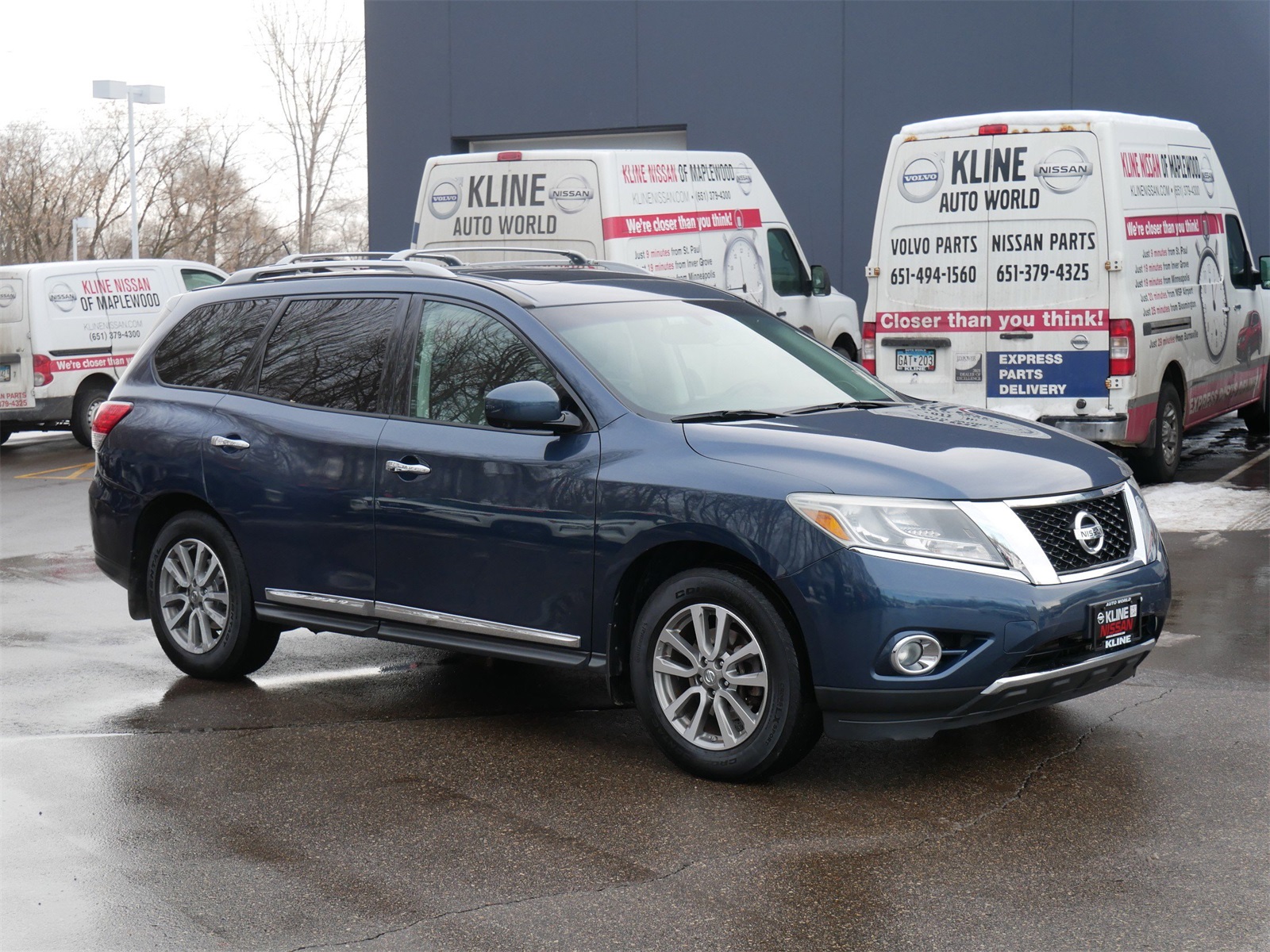 2015 Nissan Pathfinder SL's photo