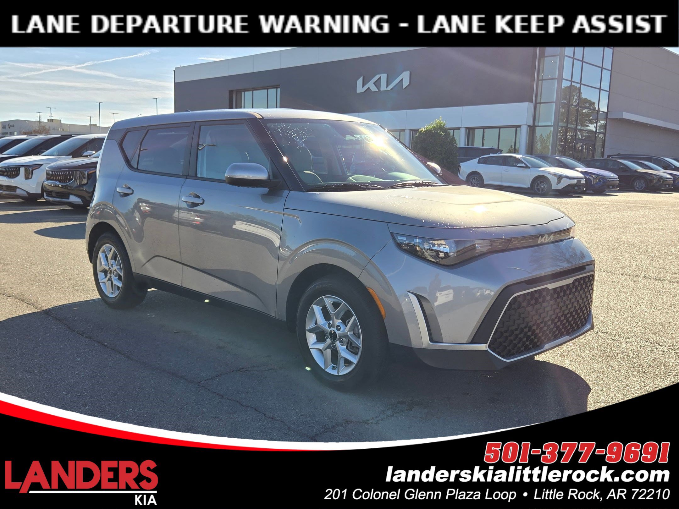 2025 Kia Soul LX's photo