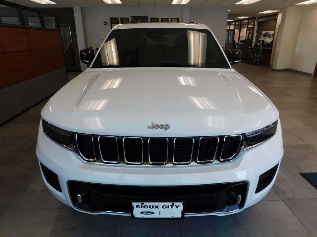 2022 Jeep Grand Cherokee Overland photo 3