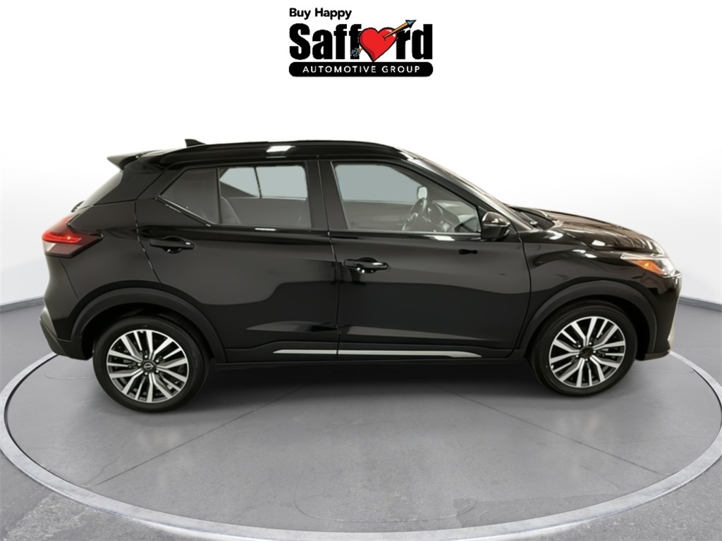 2024 Nissan Kicks SR photo 8
