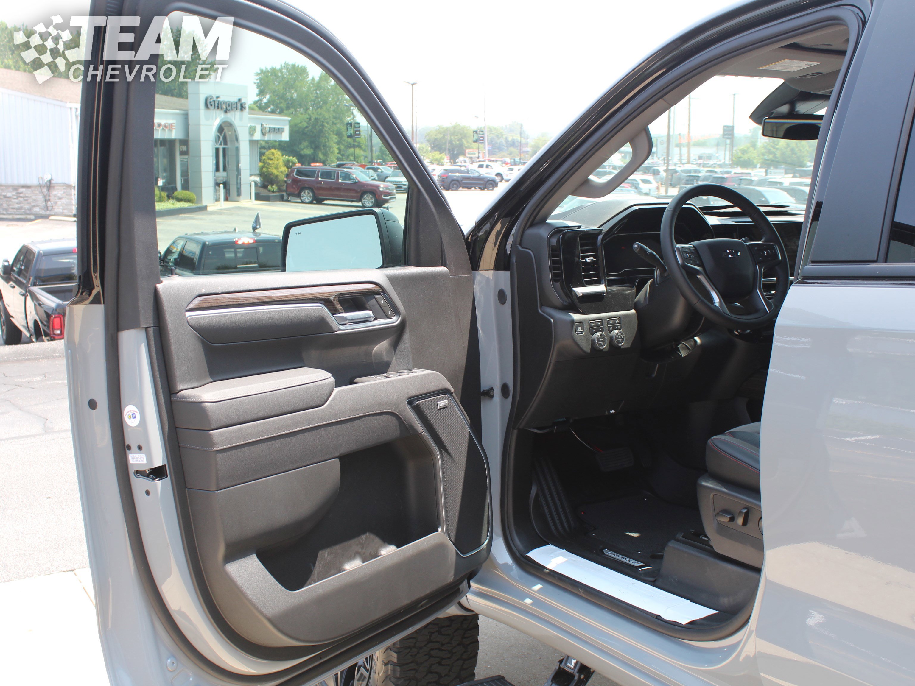 2025 Chevrolet Silverado 1500 RST photo 9