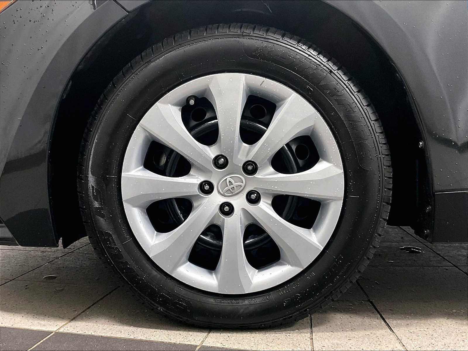 2022 Toyota Corolla LE photo 7