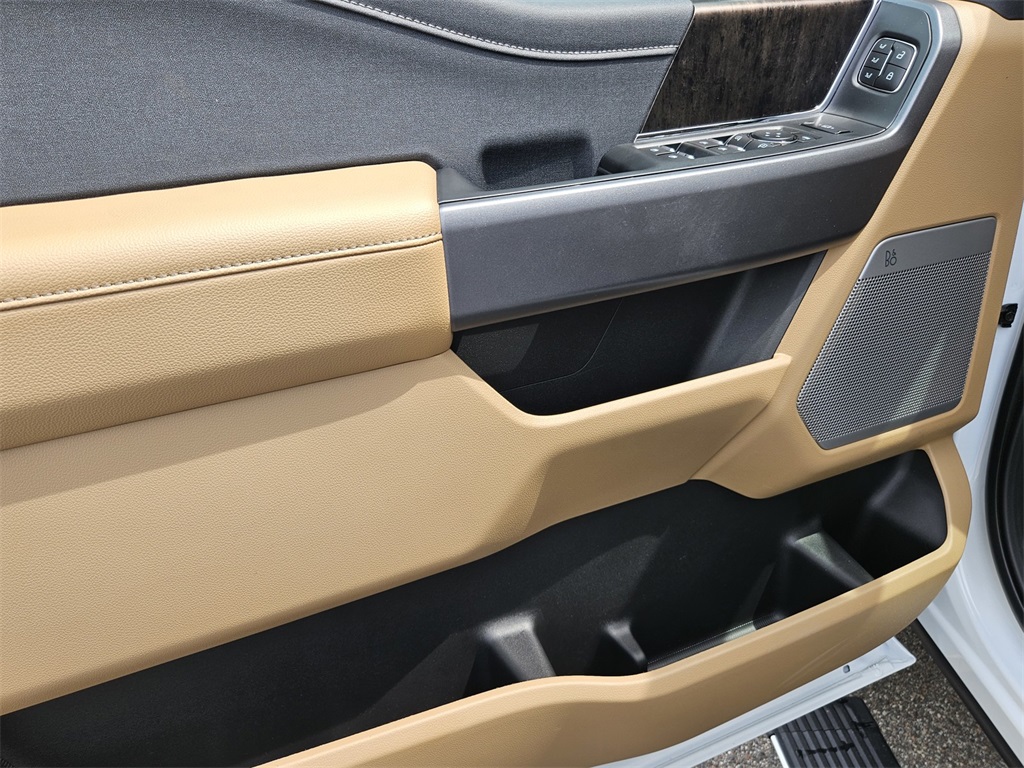 2025 Ford F-250 Lariat photo 14