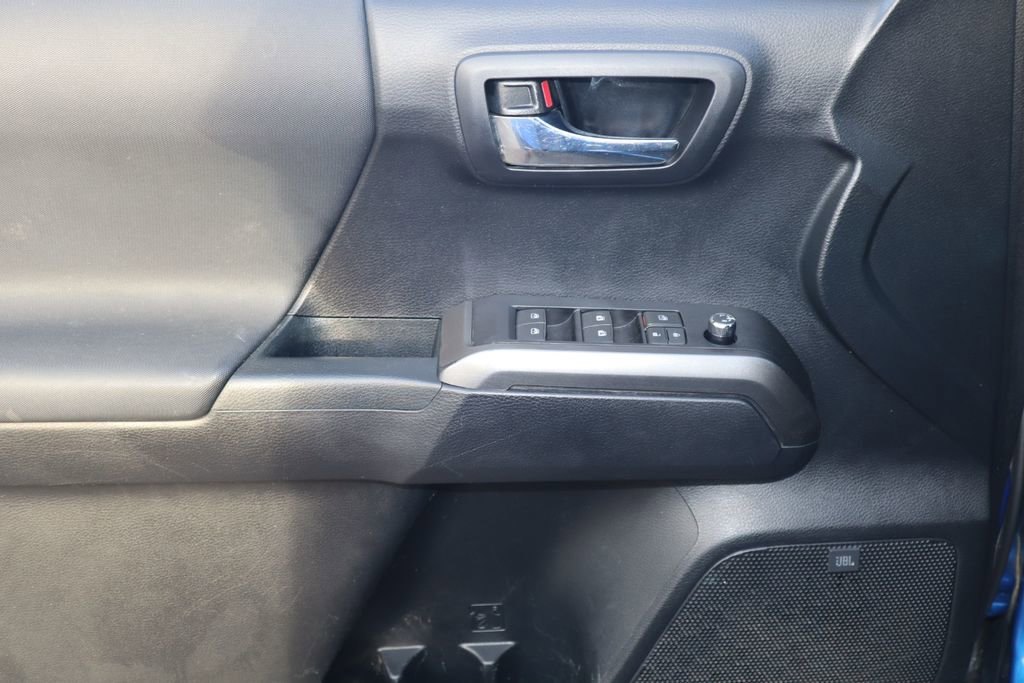 2018 Toyota Tacoma TRD Sport photo 18