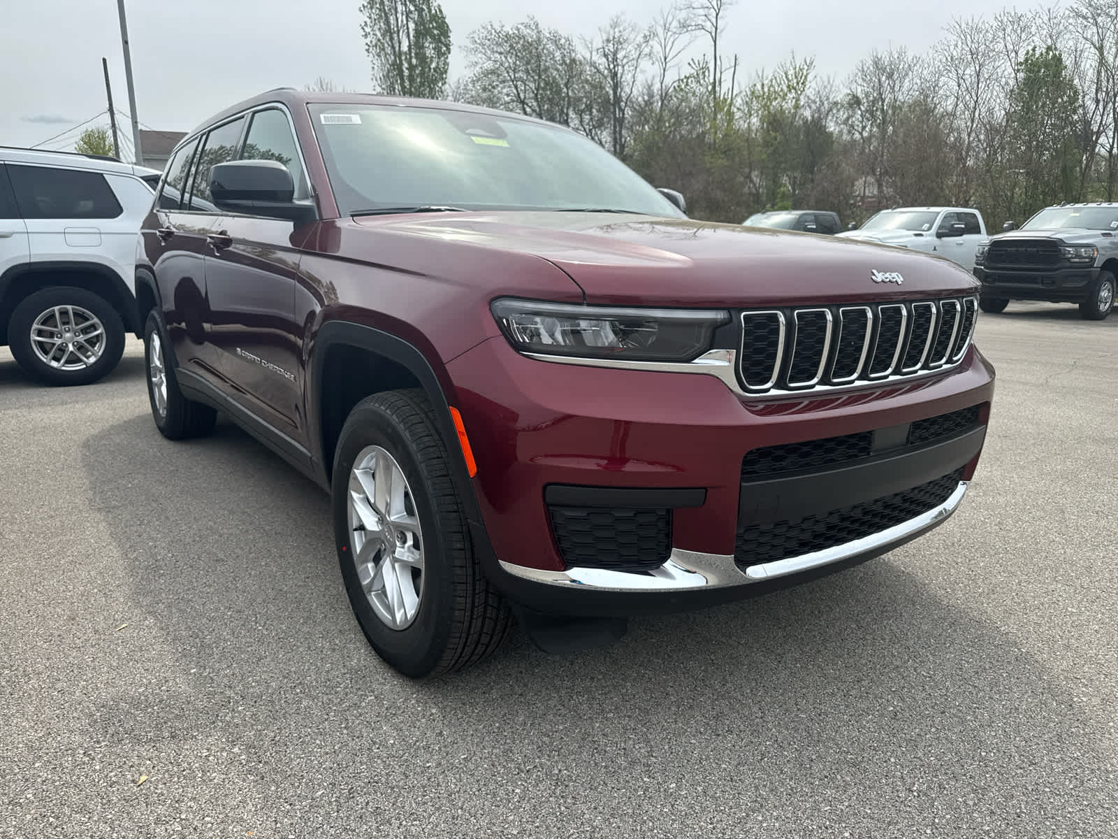 2025 Jeep Grand Cherokee Laredo X photo 3