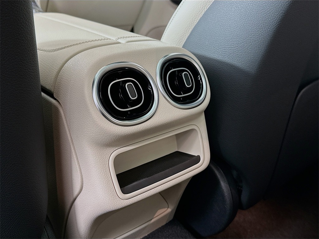 2026 Mercedes Benz GLC 300 4MATIC photo 23