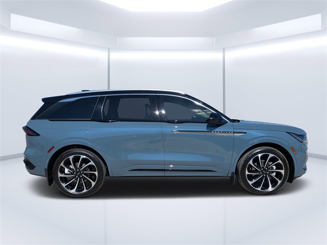2025 Lincoln Nautilus Black Label photo 2
