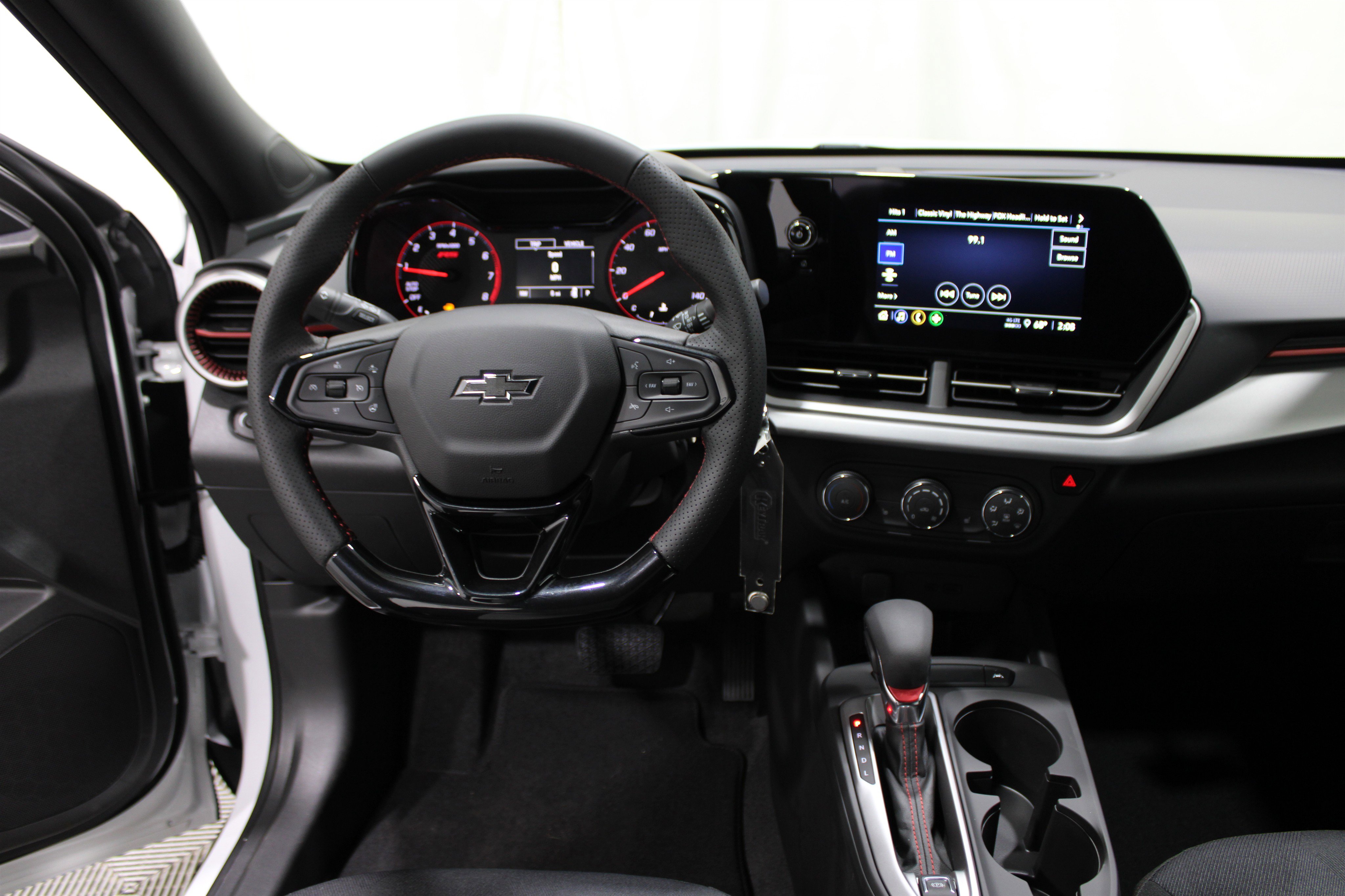 2026 Chevrolet Trax photo 2