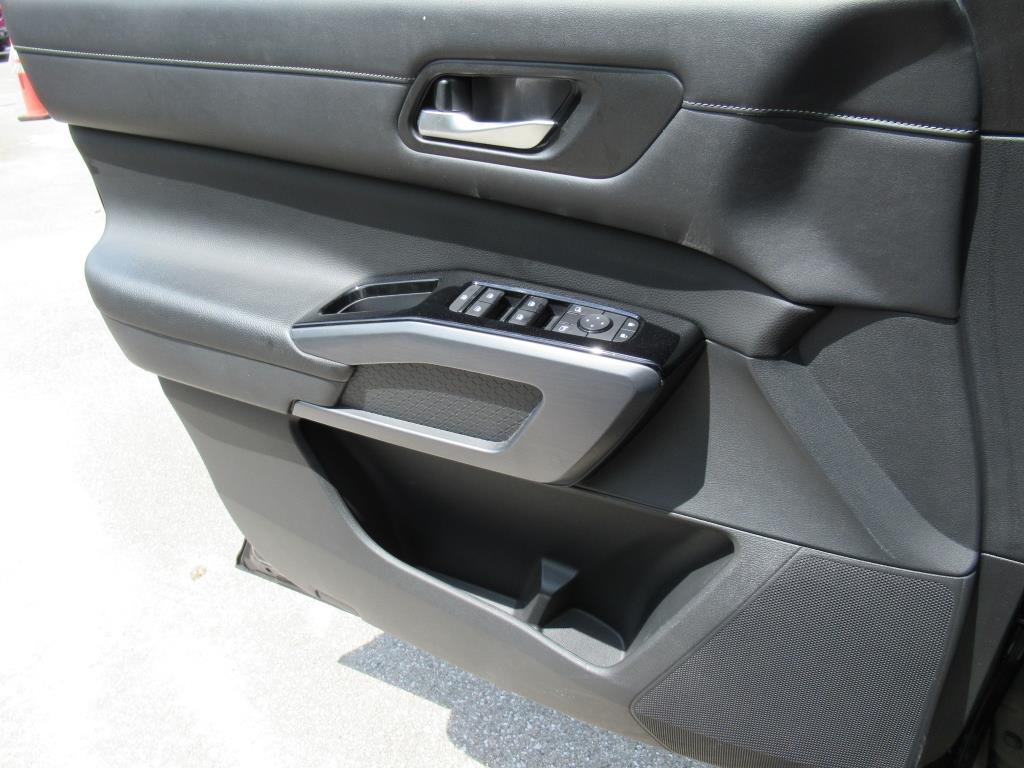 2023 Nissan Pathfinder SL photo 26