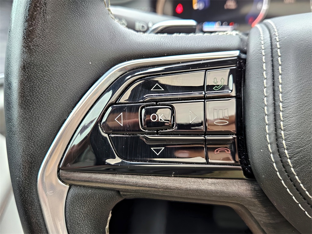 2023 Jeep Grand Cherokee Overland photo 21