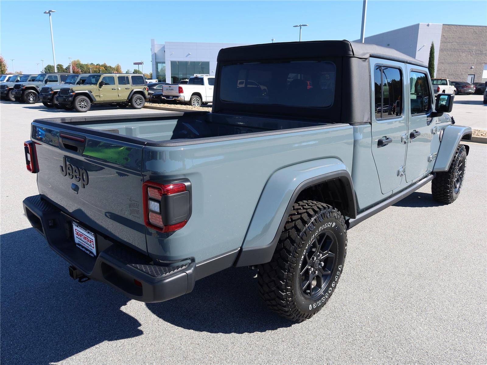 2026 Jeep Gladiator Willys photo 3