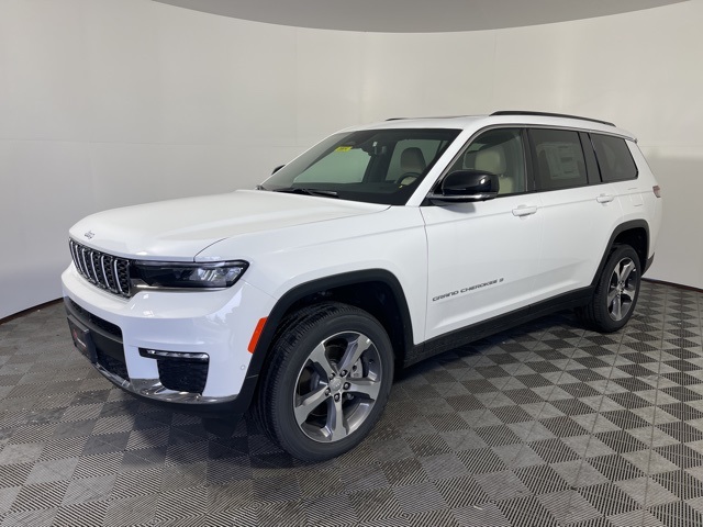 2025 Jeep Grand Cherokee Limited photo 3