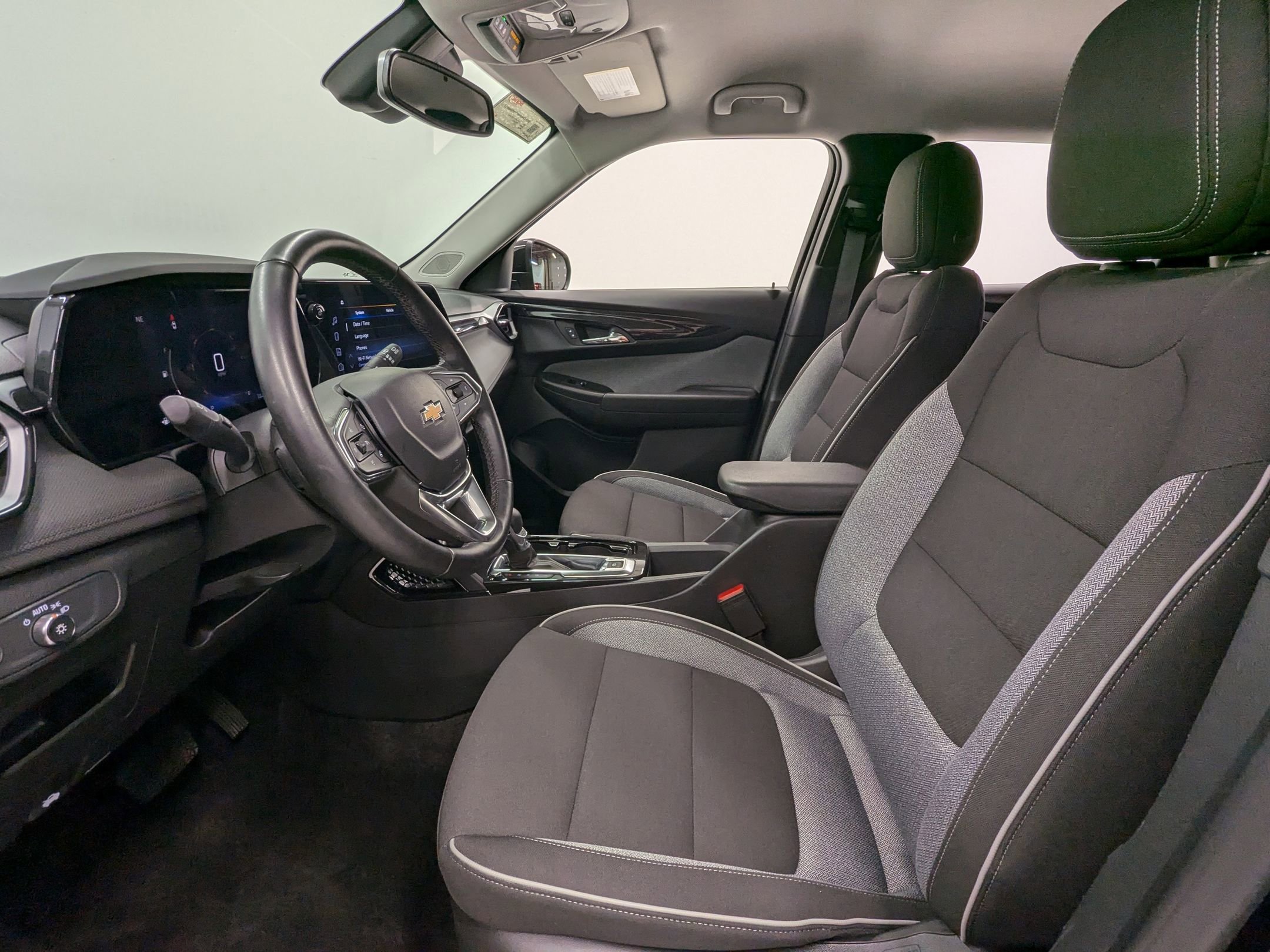 2024 Chevrolet Trailblazer LT photo 3