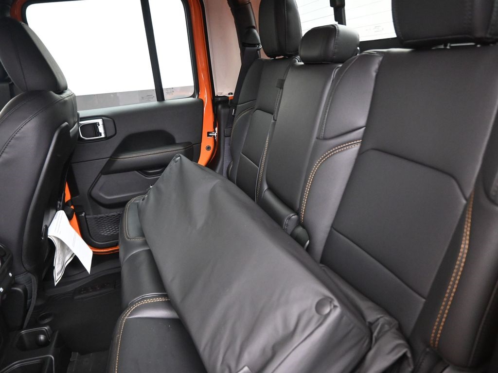 2025 Jeep Gladiator Sport photo 28