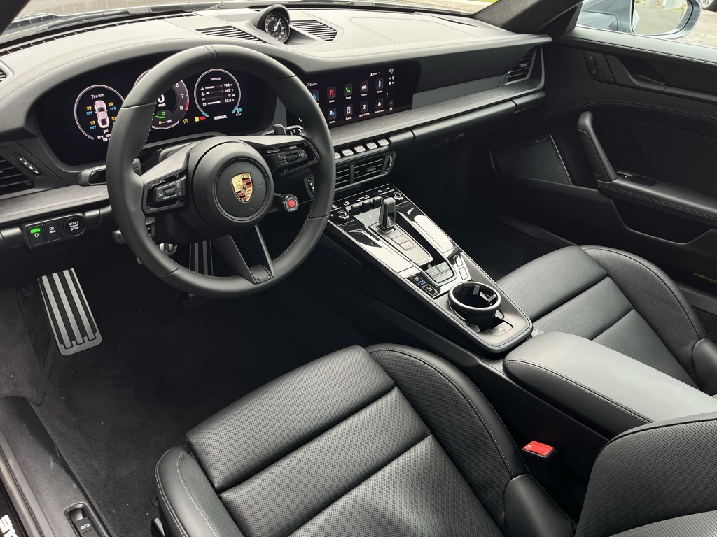2025 Porsche 911 GTS photo 4
