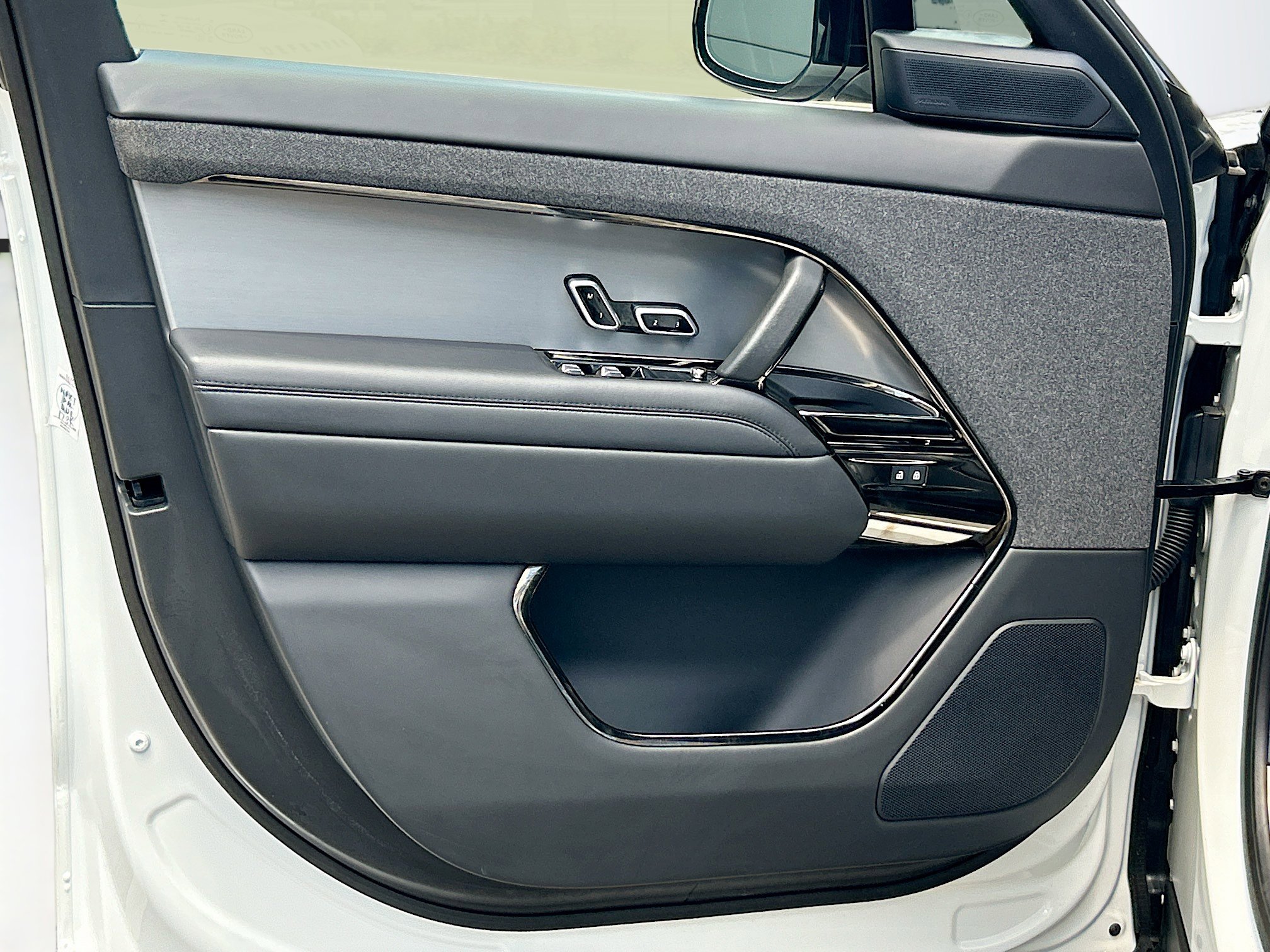 2024 Land Rover Range Rover Sport SE photo 18