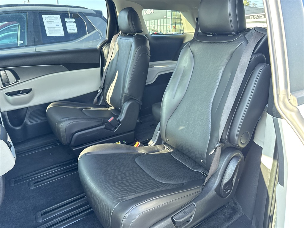 2024 Kia Carnival LX photo 26