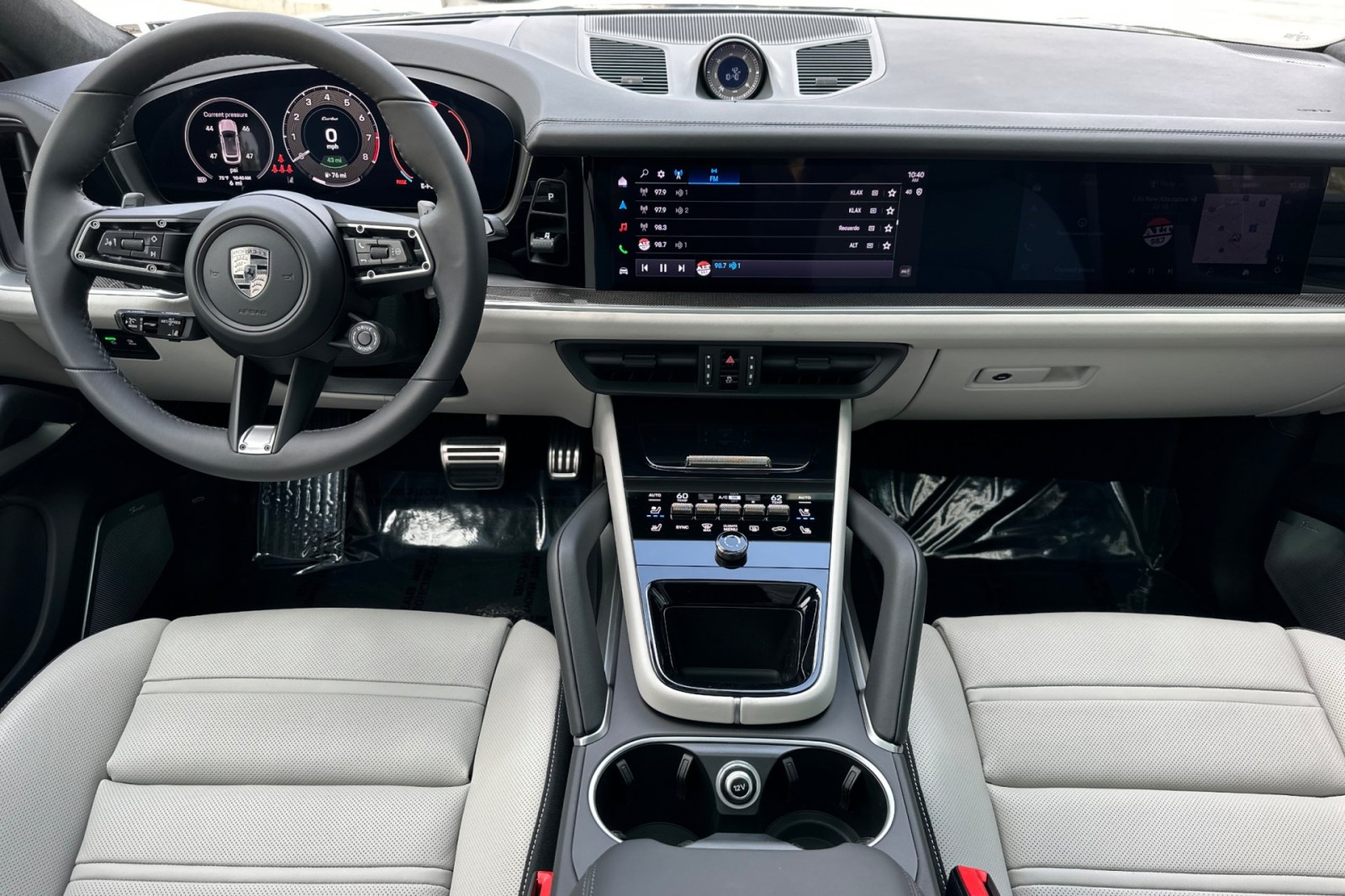 2026 Porsche Cayenne Turbo E-Hybrid Coupe photo 4