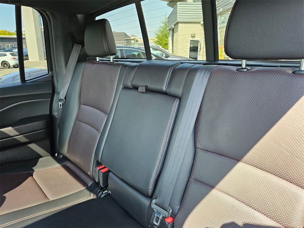 2017 Honda Ridgeline Black Edition photo 21