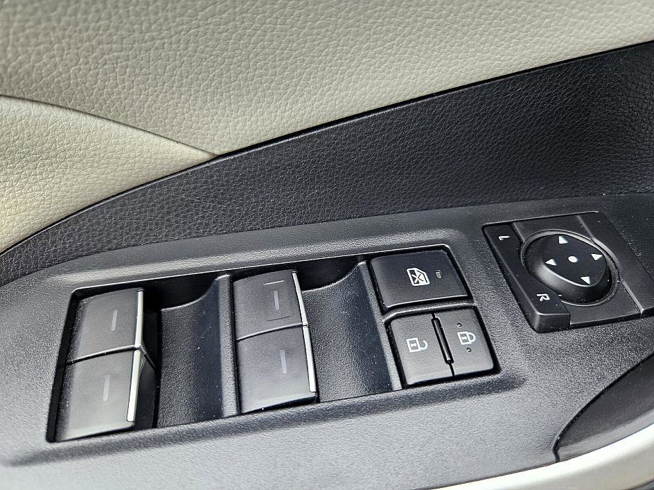 2022 Toyota RAV4 Hybrid XLE photo 26