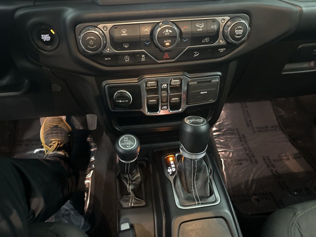 2020 Jeep Wrangler Unlimited Sahara photo 13