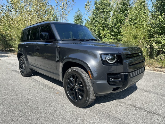 2025 Land Rover Defender 110 S photo 4