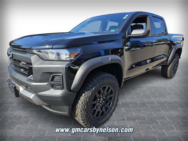 2025 Chevrolet Colorado Trail Boss photo 2