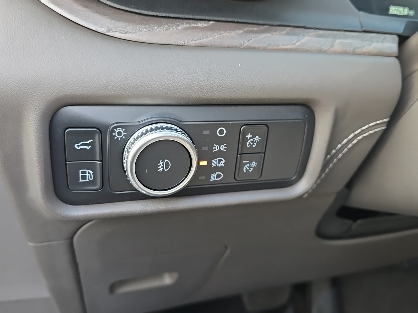 2022 Ford Explorer Hybrid Platinum photo 19