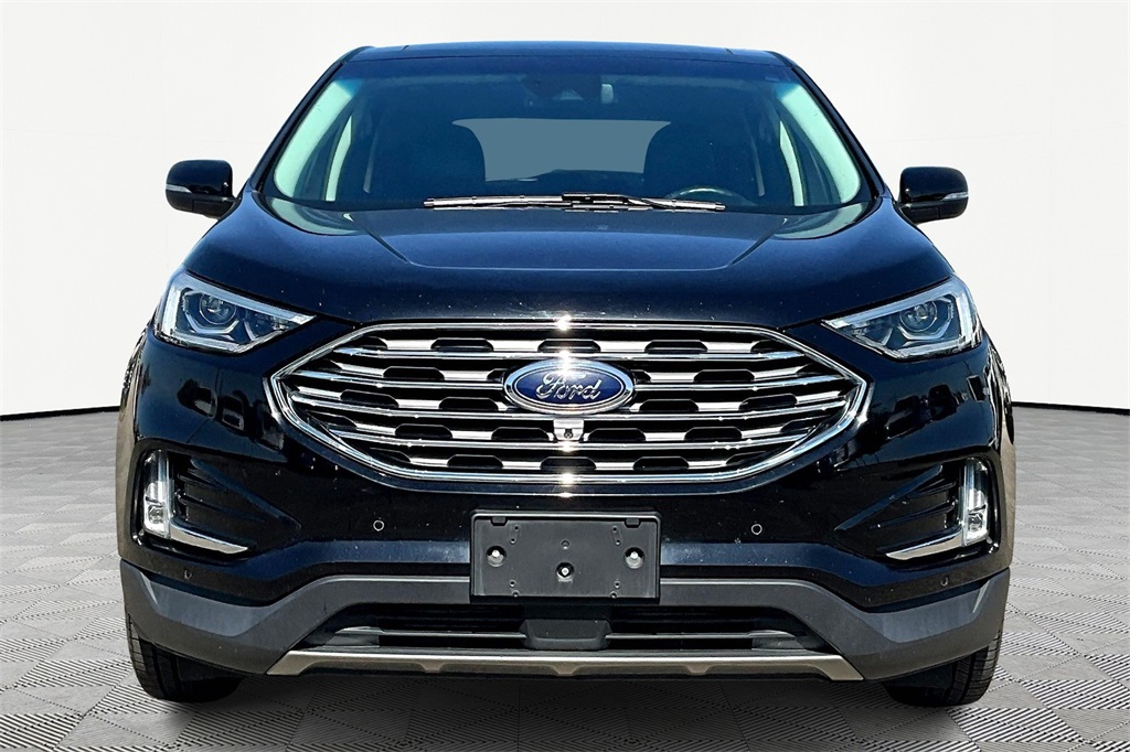 2019 Ford Edge Titanium photo 2