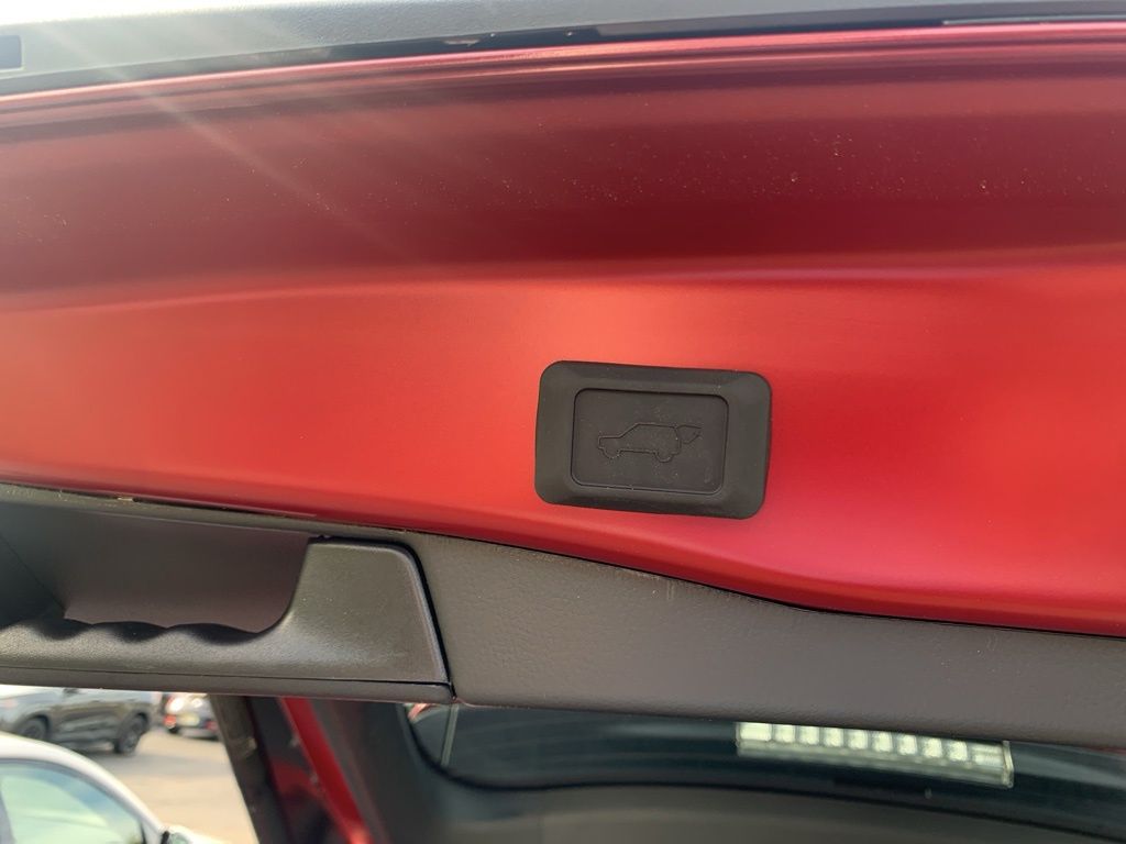 2025 Toyota RAV4 XLE photo 8