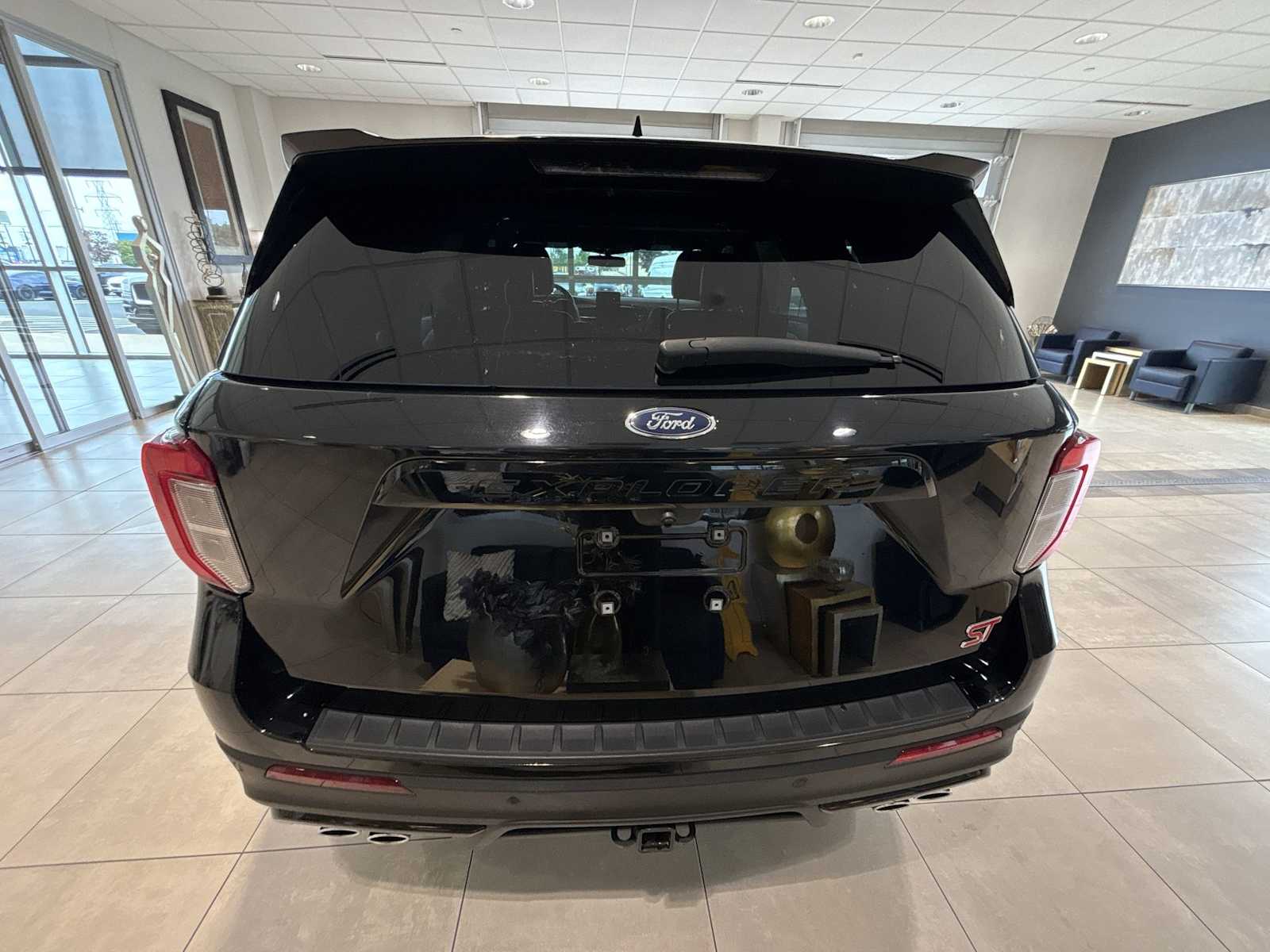2022 Ford Explorer ST photo 3