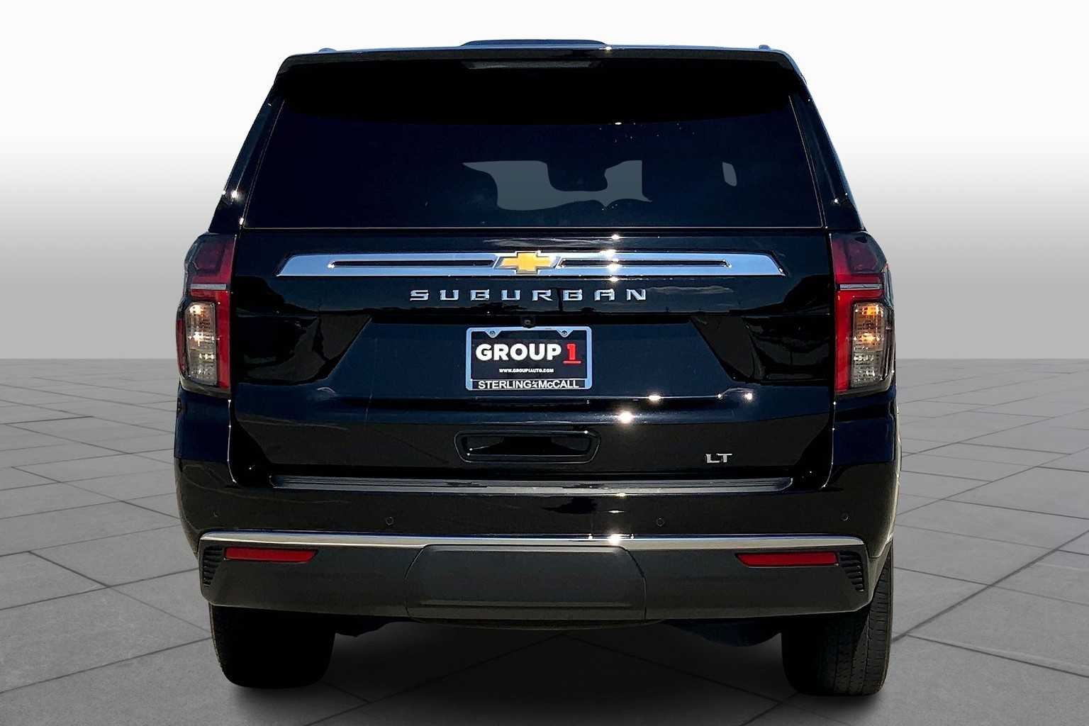 2024 Chevrolet Suburban LT photo 4