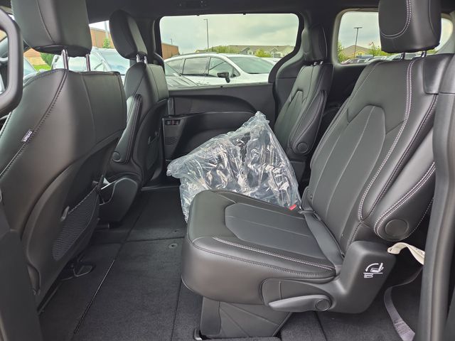2026 Chrysler Voyager LX photo 25