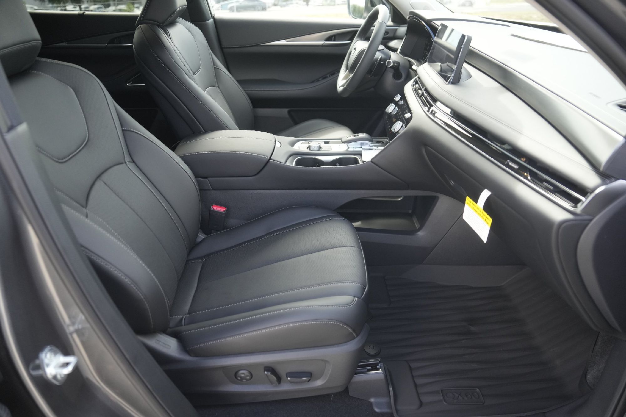 2026 Infiniti QX60 Luxe photo 13