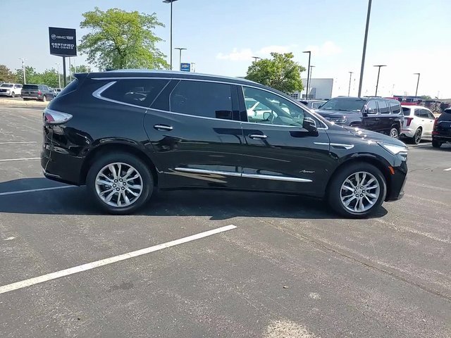 2024 Buick Enclave Avenir photo 2