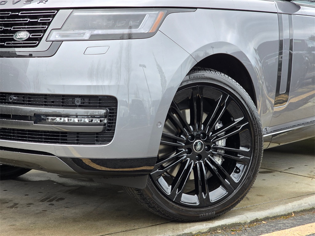 2025 Land Rover Range Rover SE photo 2