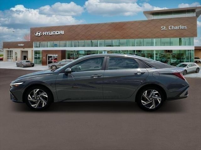 2024 Hyundai Elantra SEL Convenience photo 2