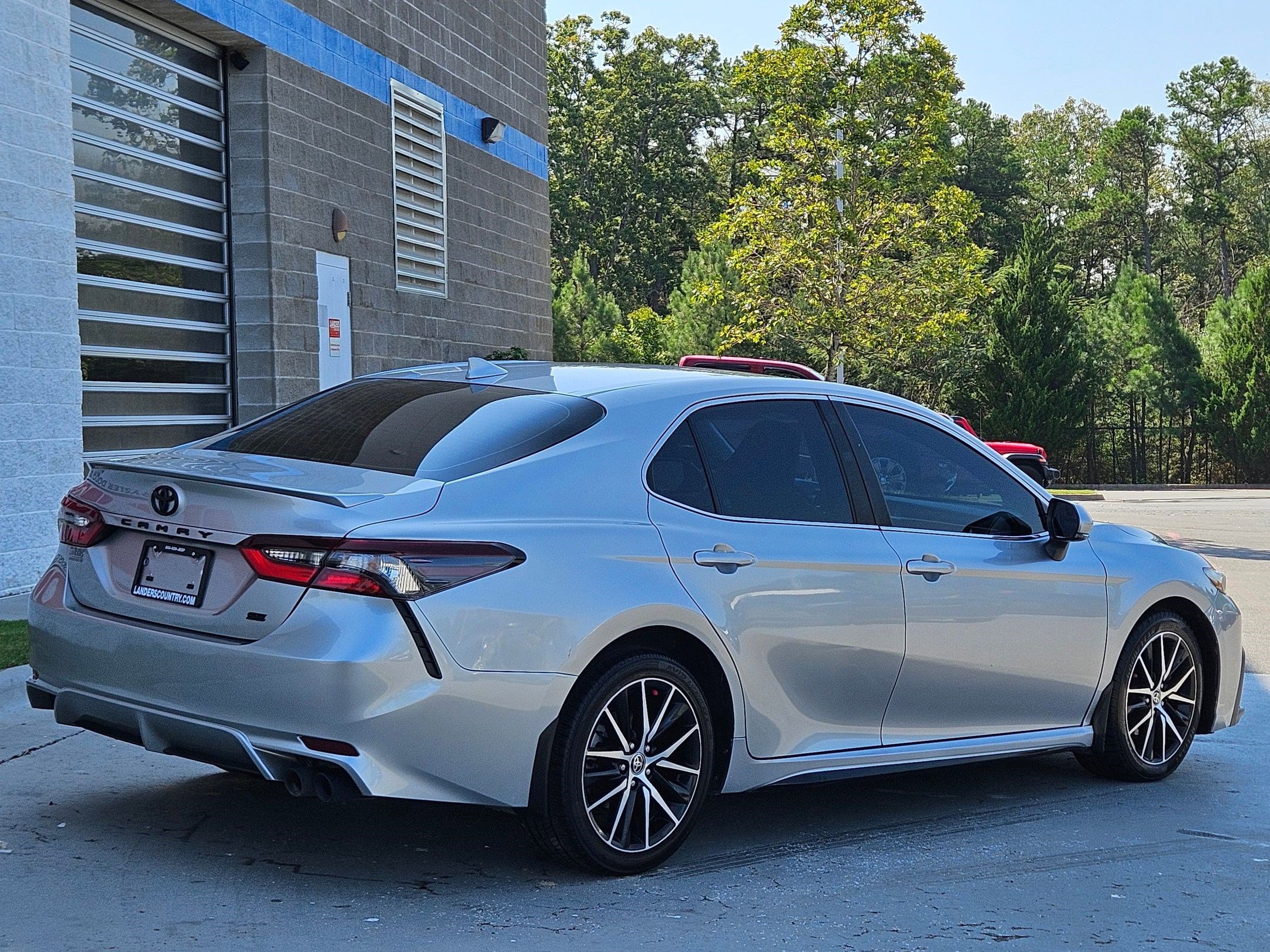 2023 Toyota Camry SE photo 4