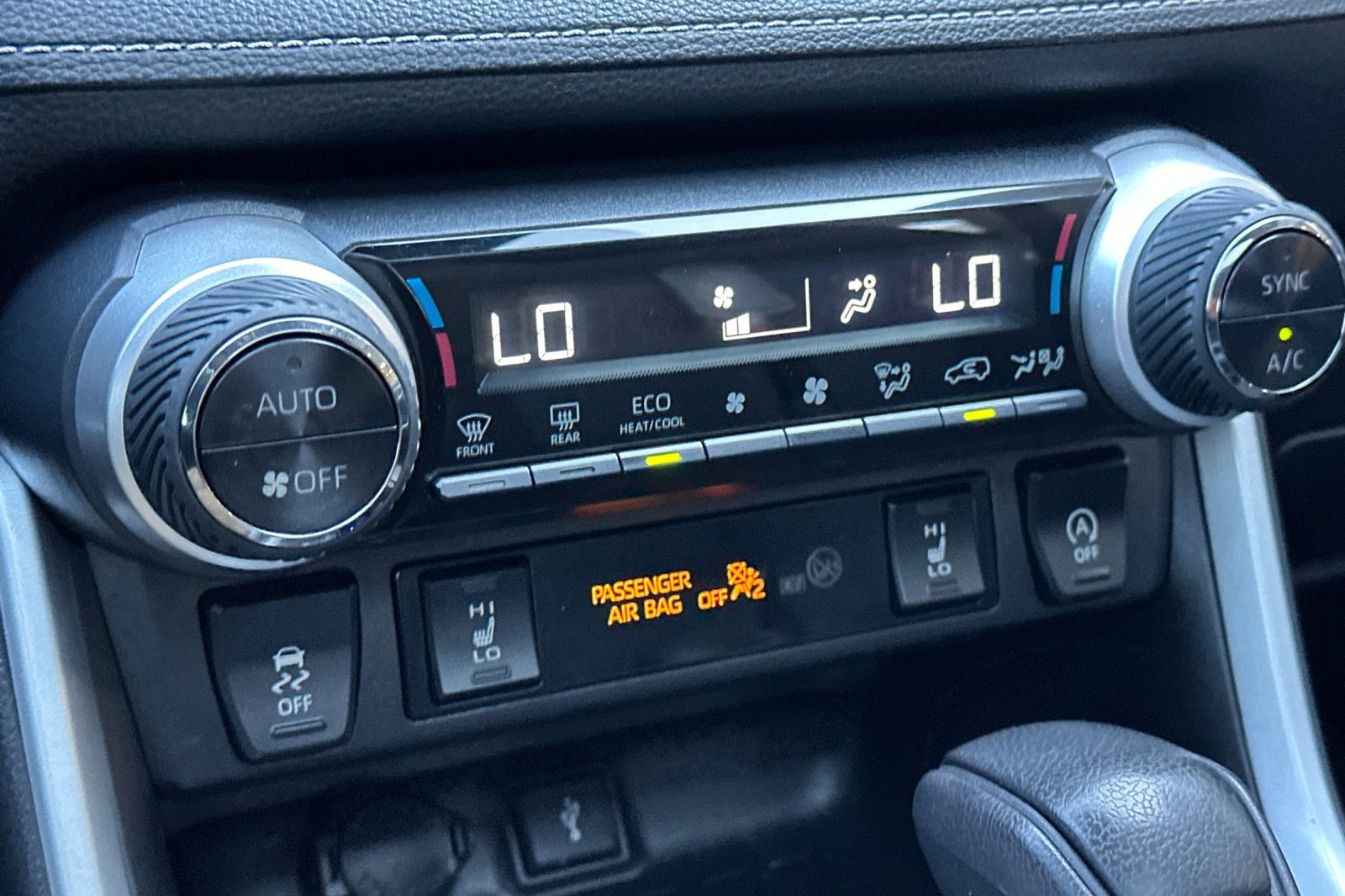 2022 Toyota RAV4 XLE photo 24