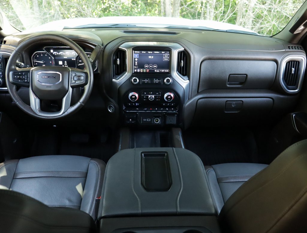 Used 2022 White Frost Tricoat GMC Denali image 21