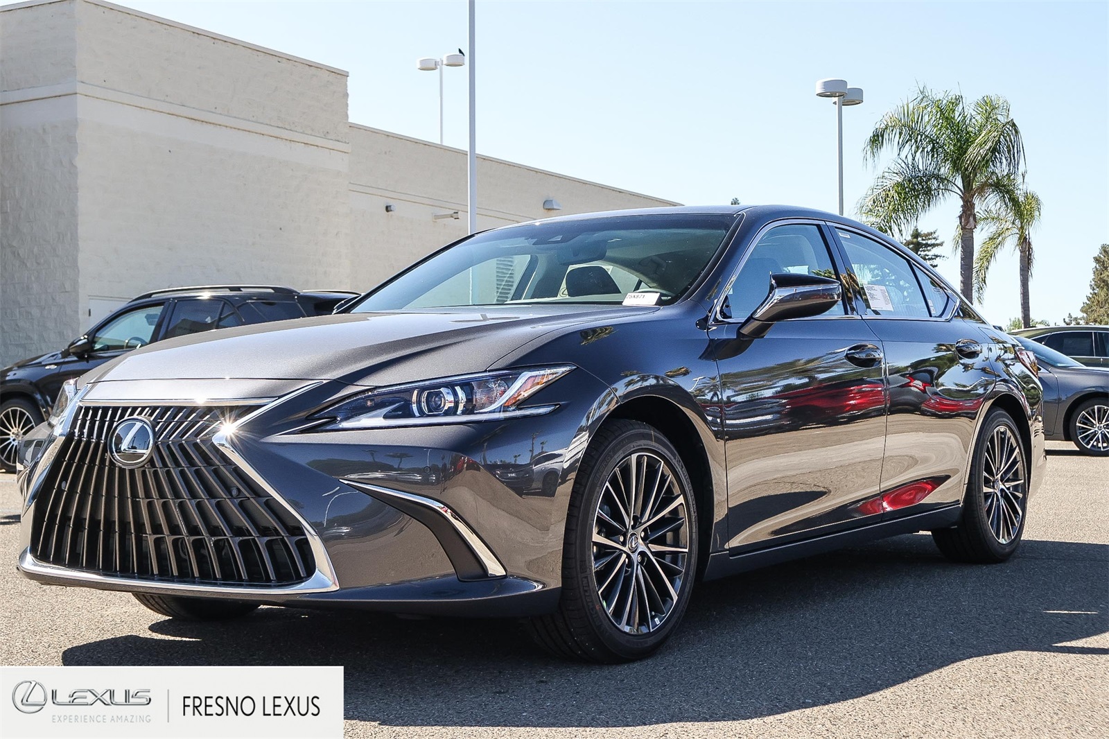2025 Lexus ES 300h photo 3