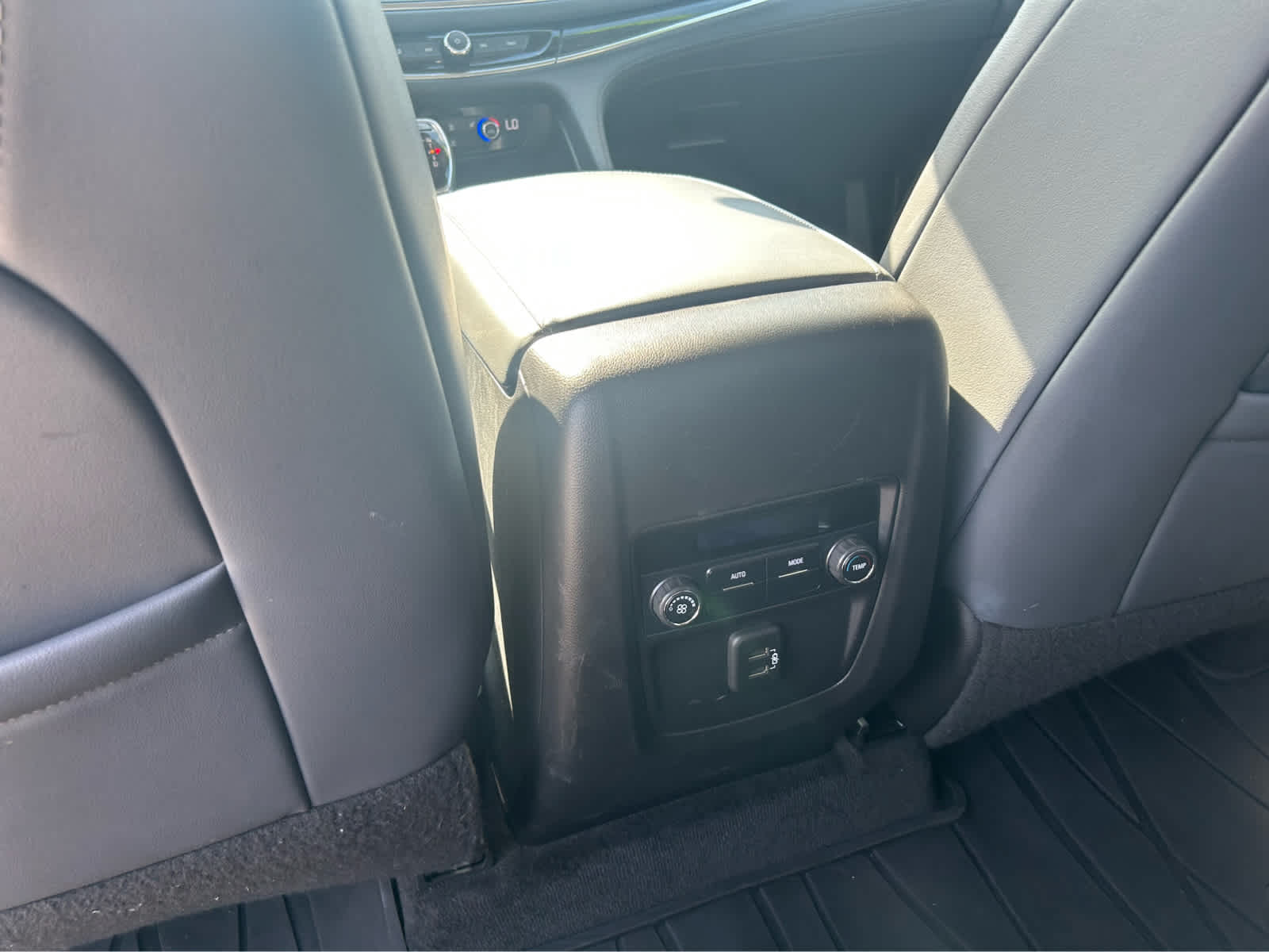 2020 Buick Enclave Essence photo 23