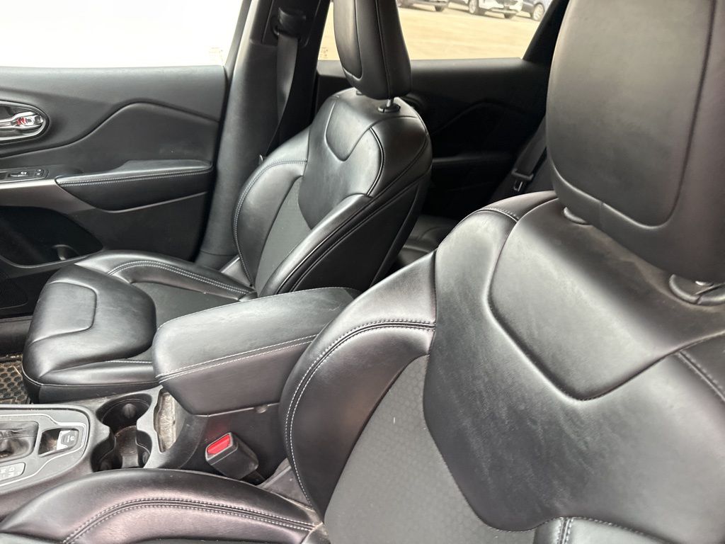 2019 Jeep Cherokee Latitude photo 2