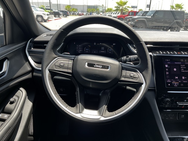 2025 Jeep Grand Cherokee Laredo X photo 8